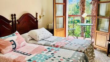 Frette Italian sheets, premium bedding, Select Comfort beds, desk