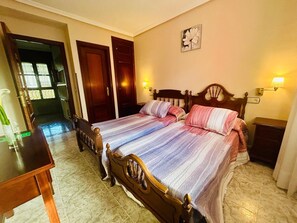 Frette Italian sheets, premium bedding, Select Comfort beds, desk