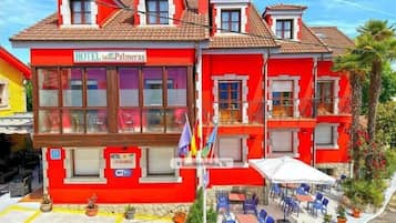 Fachada de la propiedad