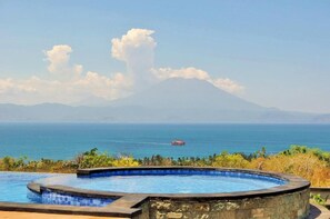 Outdoor pool - Reynten Hill  (Penida Island)