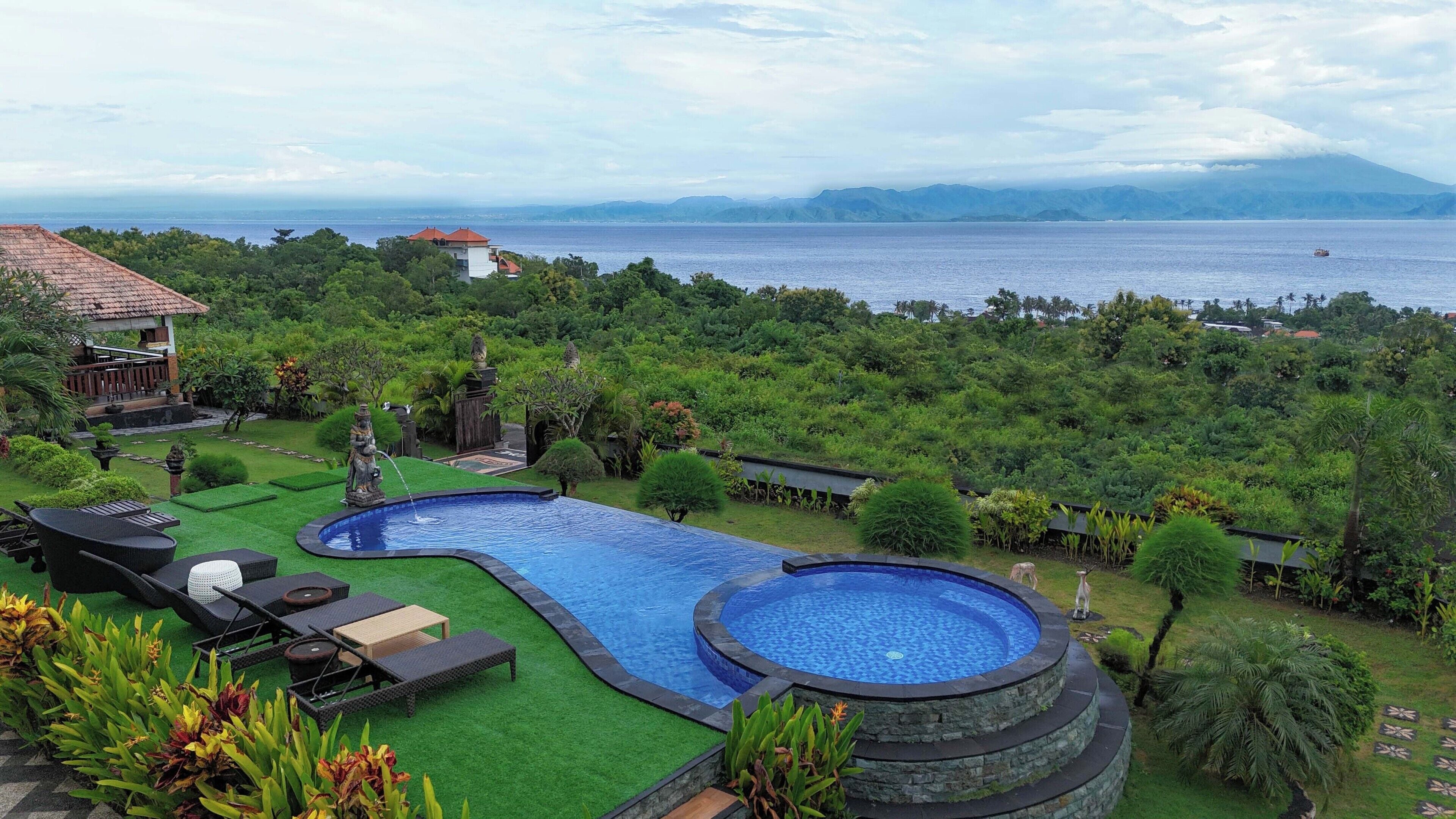 Kolam renang outdoor