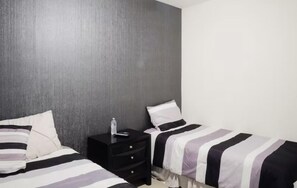3 bedrooms, iron/ironing board, WiFi, bed sheets - Modern house just 1 block from the beach (Ensenada)