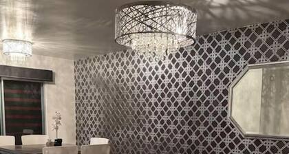 Modern house just 1 block from the beach