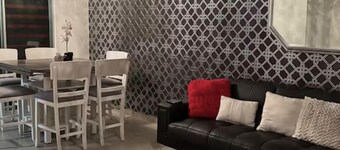 Modern house just 1 block from the beach