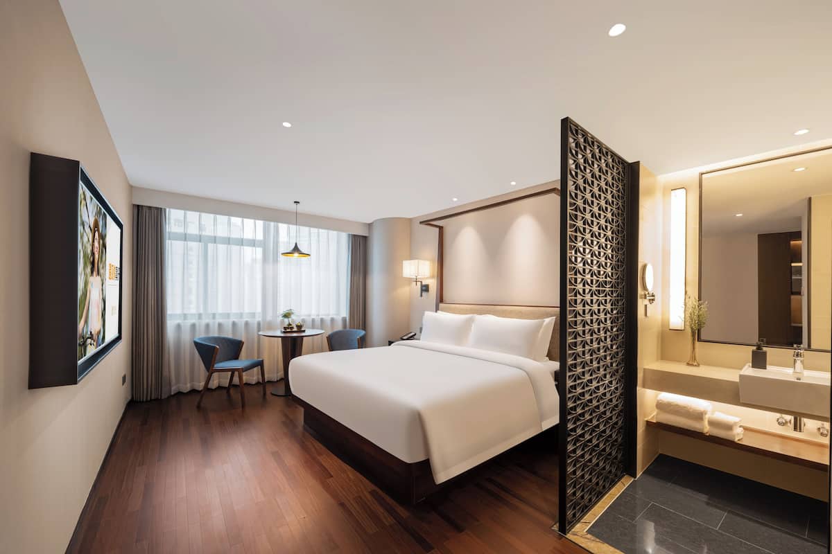 Deluxe King Room