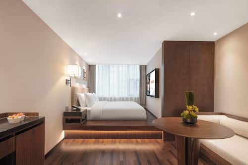 Comfortable King Room | Down duvets, minibar, soundproofing, free cots/infant beds