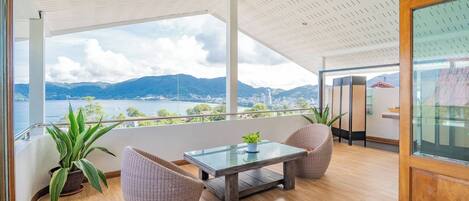 屋外ダイニングエリア