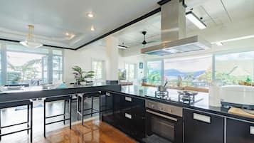 雪櫃、微波爐、焗爐、洗碗機