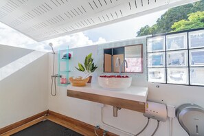Een douche, een haardroger