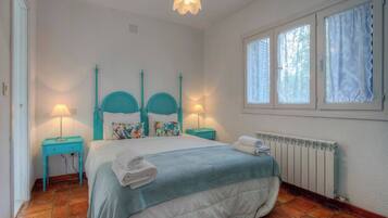 7 slaapkamers, een strijkplank/strijkijzer, internet