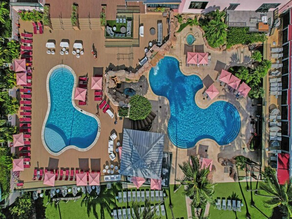 Lämmitetty uima-allas