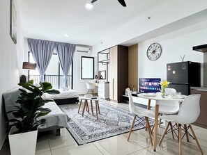 Smart TV 50 polegadas com canais digitais, pebolim