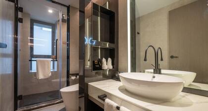 World Hotel (Jinan CBD Dingjiazhuang Subway Station)