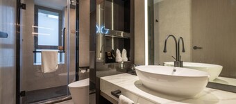 World Hotel (Jinan CBD Dingjiazhuang Subway Station)