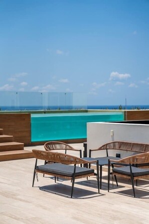 Terrace/patio - Chic Condo | 2BR | Rooftop Infinity Pool & Gym (Playa del Carmen)