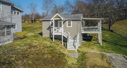 Convenient to Knoxville/Oak Ridge/Farragut! - The Cottage at Williams Ferry Farm
