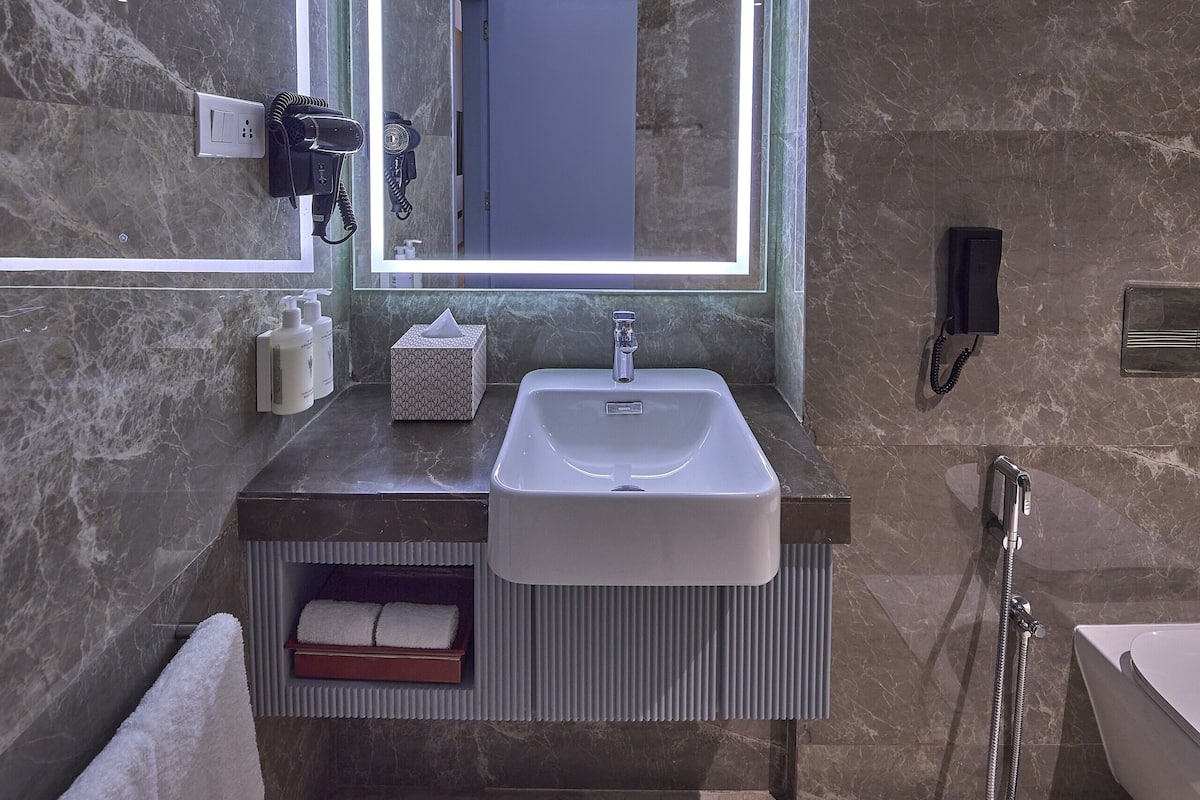 Prestige Room Smart Laundry, Espresso Machine and Non-Alcoholic Mini Bar | Bathroom