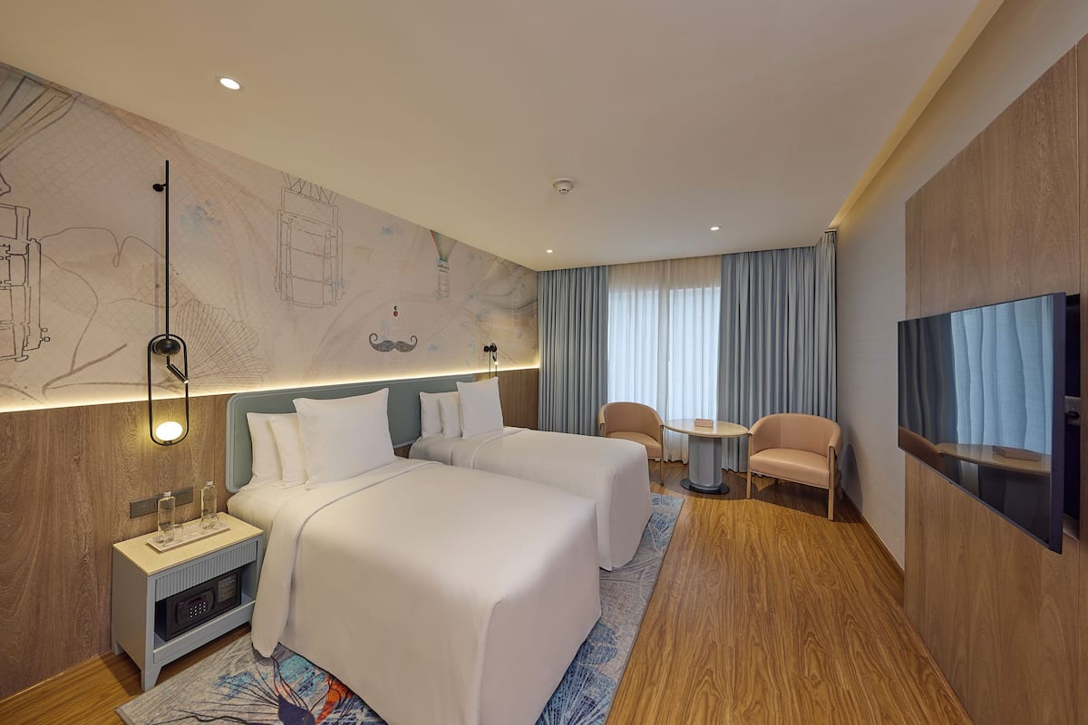 Premier Twin Room Smart Laundry, Espresso Machine and Non-Alcoholic Mini Bar | Premium bedding, down duvets, minibar, in-room safe