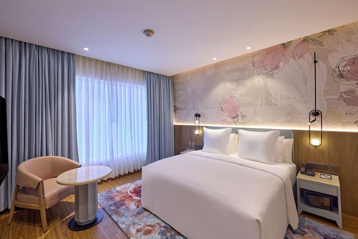 1 bedroom, premium bedding, down duvets, minibar