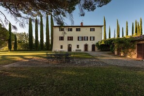 Exterior - Green Hill Apartment In Tuscan Countryside (Siena)