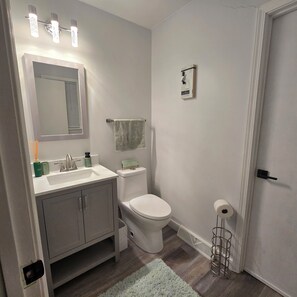 ヘアドライヤー、タオル、石鹸、シャンプー