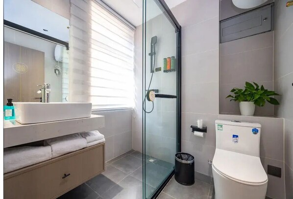 Basic Double Room, Non Smoking, Courtyard Area | Bathroom | Shower, free toiletries, hair dryer, towels - wodeyouyouliyuanjiudian (Qingdao)