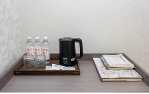 Basic Double Room, Non Smoking, Courtyard Area | Living area - wodeyouyouliyuanjiudian (Qingdao)