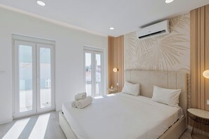 3 slaapkamers, een strijkplank/strijkijzer, reisbedje, beddengoed