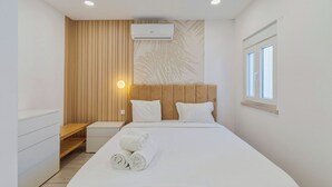 3 間睡房、熨斗/熨衫板、可攜式嬰兒床、床單