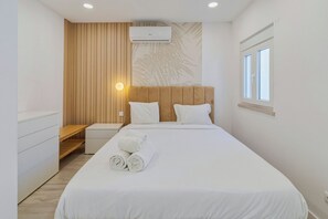 3 soverom, strykejern/-brett, reiseseng for barn og sengetøy