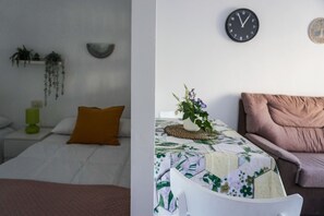 Free WiFi, bed sheets