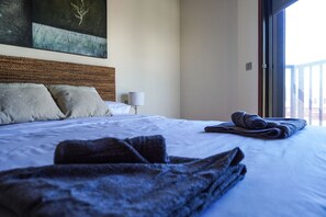 2 habitaciones, escritorio, tabla de planchar con plancha y wifi gratis 