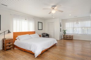 3 bedrooms, desk, iron/ironing board, travel crib