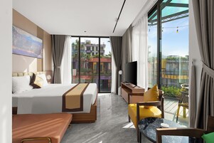 Escritorio, cortinas blackout, sistema de insonorización y wifi gratis 