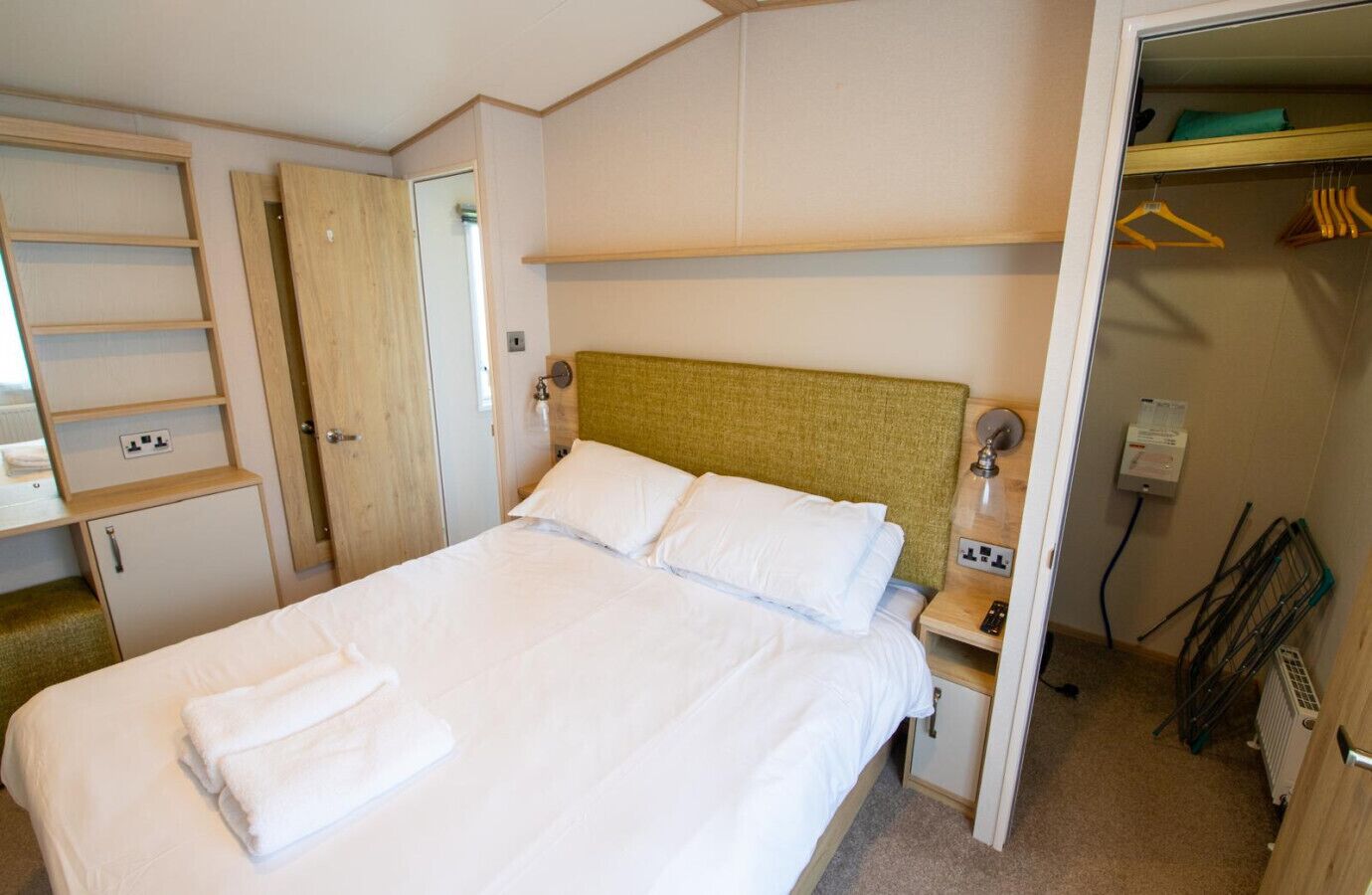 2 bedrooms, bed sheets