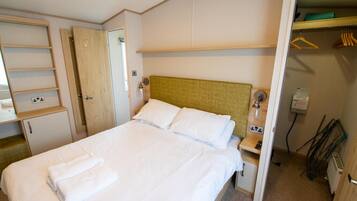 2 bedrooms, bed sheets