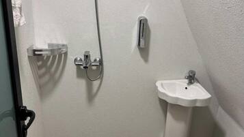 House, 1 Bedroom, Accessible, Smoking | Bathroom