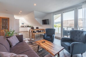 TV - Apartment 'Weißtanne' with Mountain View, Balcony and Wi-Fi (Breitnau)