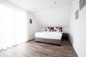 2 slaapkamers, een strijkplank/strijkijzer, gratis wifi, beddengoed