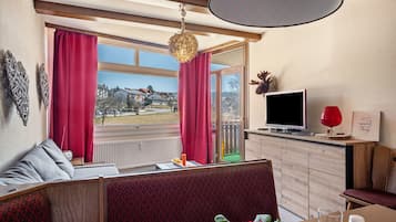 TV, ping pong, stereo