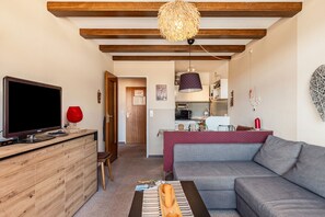 TV, ping pong, stereo