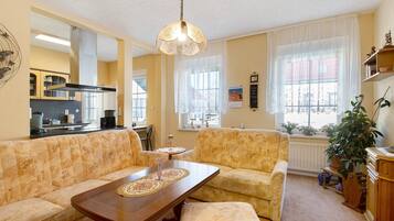 Televisión, reproductor de DVD y estéreo