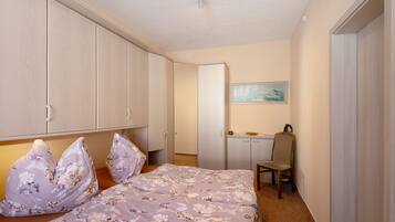 1 bedroom, iron/ironing board, free WiFi, bed sheets