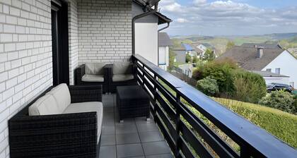 Ferienwohnung 'Lavendel, 110 Qm' mit Gemeinschaftsgarten, Balkon und Wi-Fi