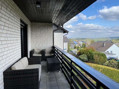 Ferienwohnung 'Haus Blumenglück' mit Privatterrasse, Gemeinschaftsgarten und Wi-Fi