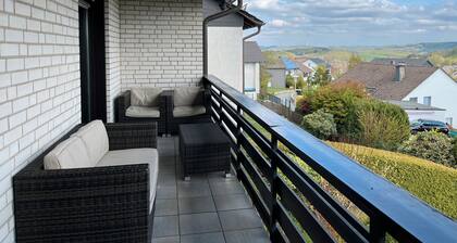 Ferienwohnung 'Haus Blumenglück' mit Privatterrasse, Gemeinschaftsgarten und Wi-Fi