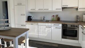 茶具/咖啡用具、冰箱、微波炉、烤箱