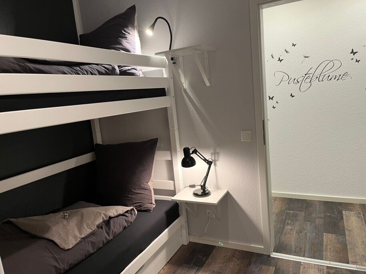 2 室のベッドルーム、WiFi (無料)、ベッドシーツ