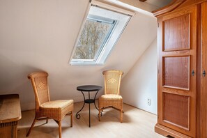 Interior - Apartment 'Süderhuus' with Private Terrace, Private Garden and Wi-Fi (Wangerland)