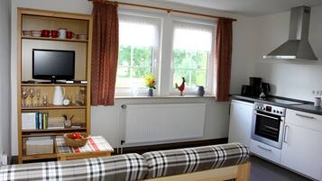 Frigorífico, microondas, horno y placa de cocina